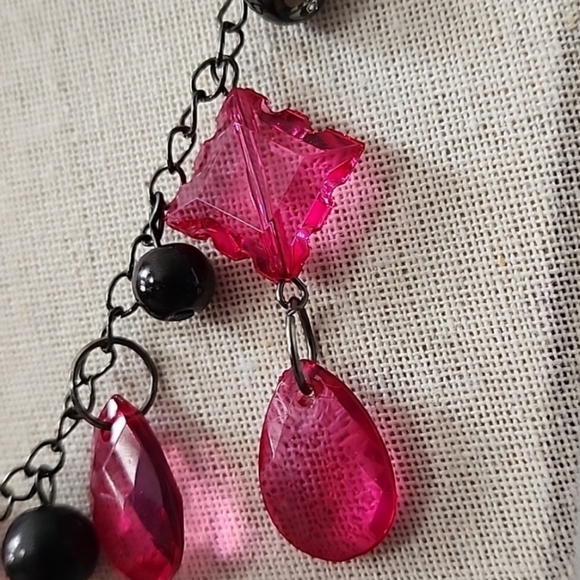 hot pink & black Teardrop statement necklace - Picture 4 of 11